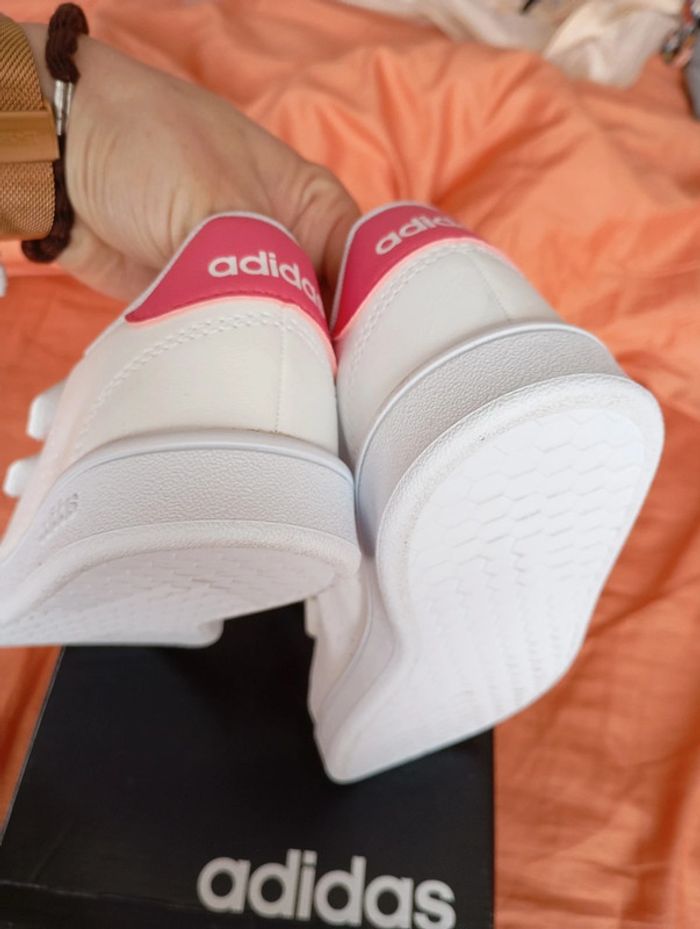 Neuf adidas 💖 basket a scratch pointure 33 rose et blanc advantage C - photo numéro 4