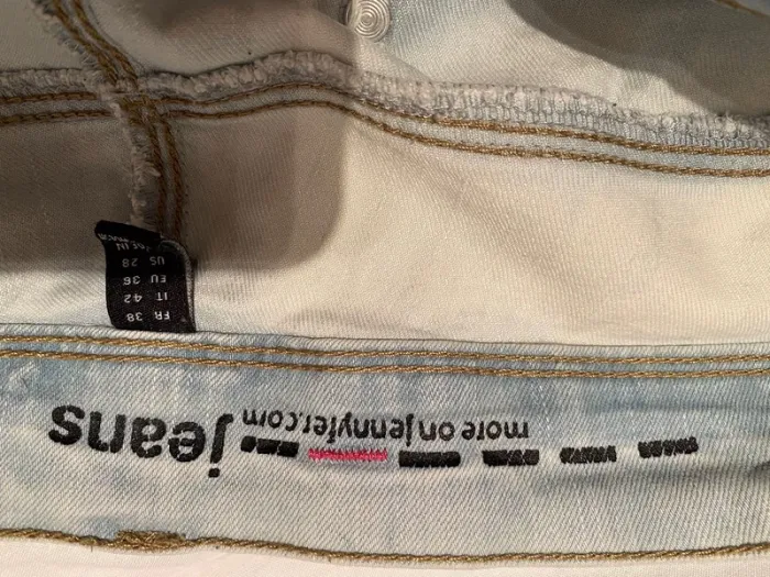 Jean a trou Jennifer taille 36 - photo numéro 6