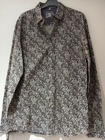 Très belle chemise homme Carnet de Vol blanche à motifs