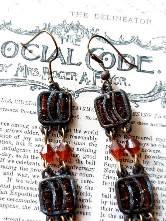 Magnifique paire de boucles d'oreilles pendantes en perles - photo numéro 4