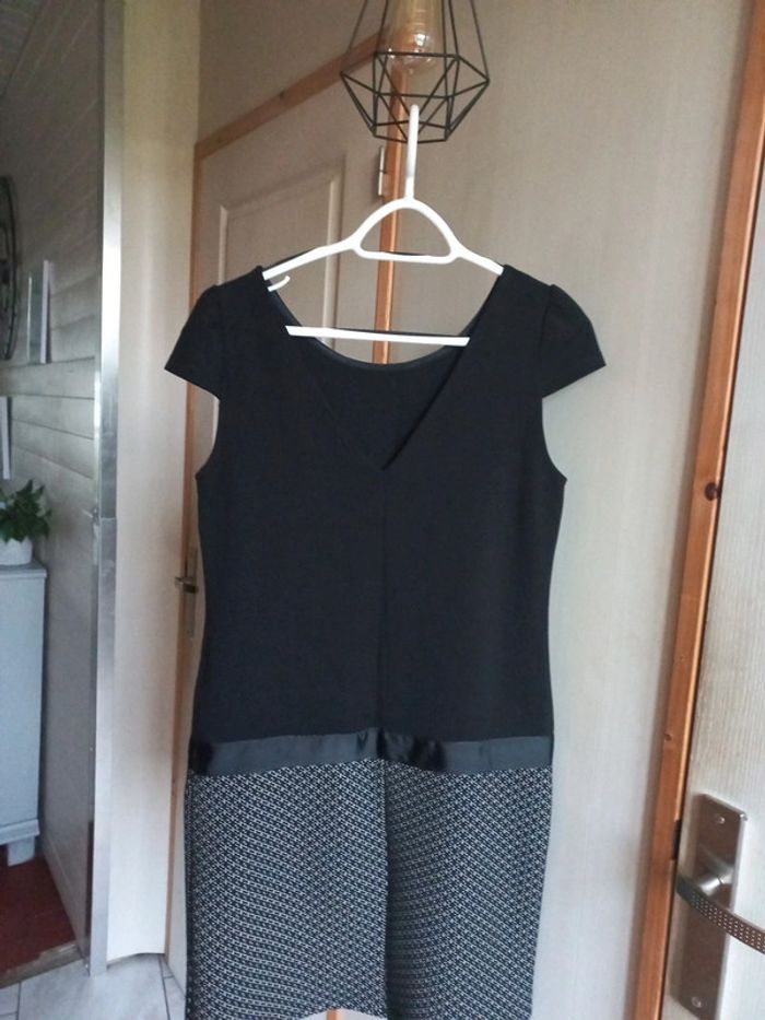 Robe noire et blanche - photo numéro 4