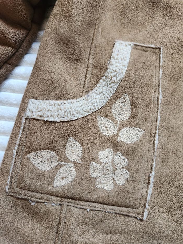 Manteau doublé effet peau lainée Kiabi – Taille 42 – Long – Capuche – Bon état - photo numéro 3