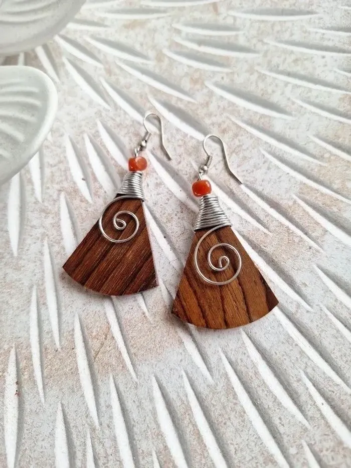 Boucle d'oreille en bois