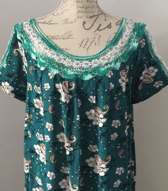Djellaba verte à fleurs beiges - photo numéro 3