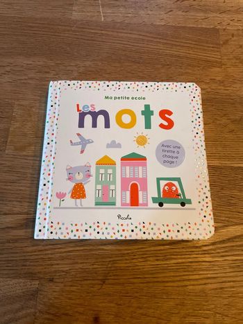 Livre cartonné Ma petite école Les mots avec une tirette à chaque page