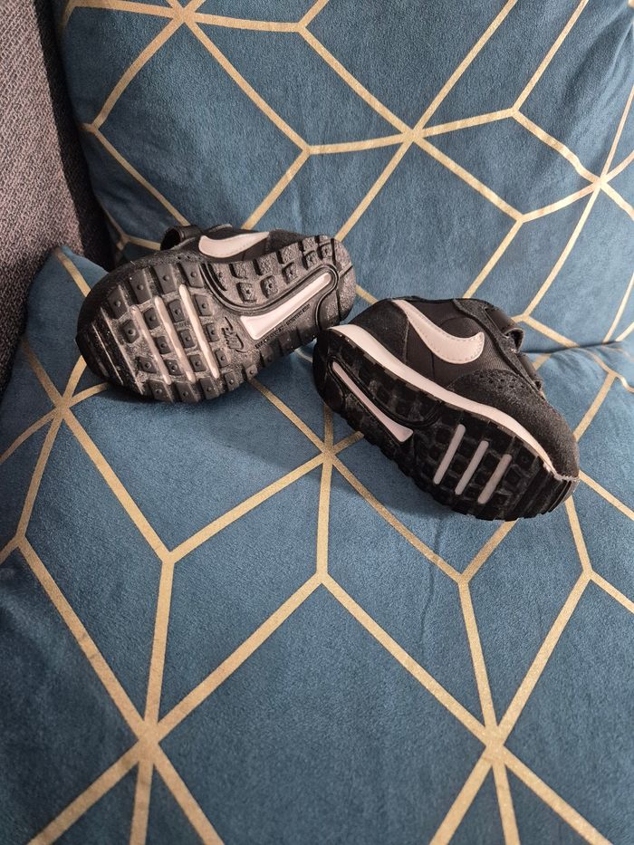 Chaussures nike 18.5 comme neuves - photo numéro 2