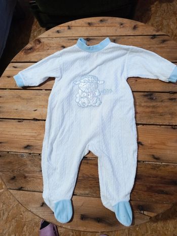 Pyjama blanc et bleu taille 6 mois
