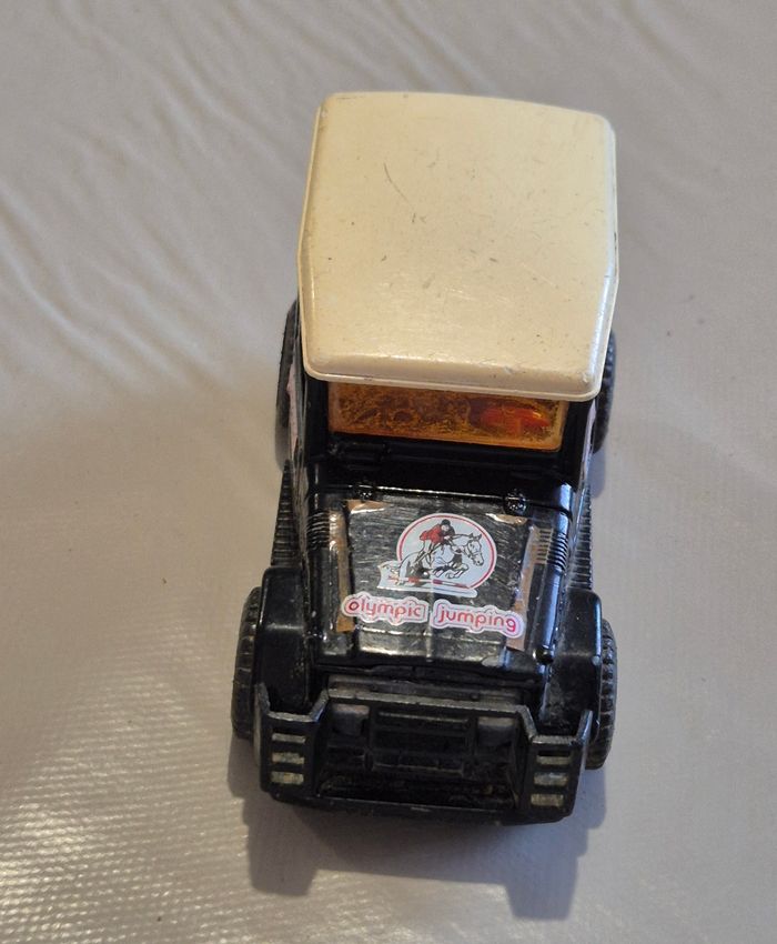 Majorette Toyota 4x4 olympic jumping 1/36 véhicule miniature - photo numéro 2