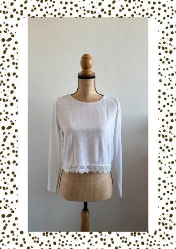 Pull léger blanc avec dentelle