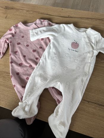 Lot 2 pyjamas