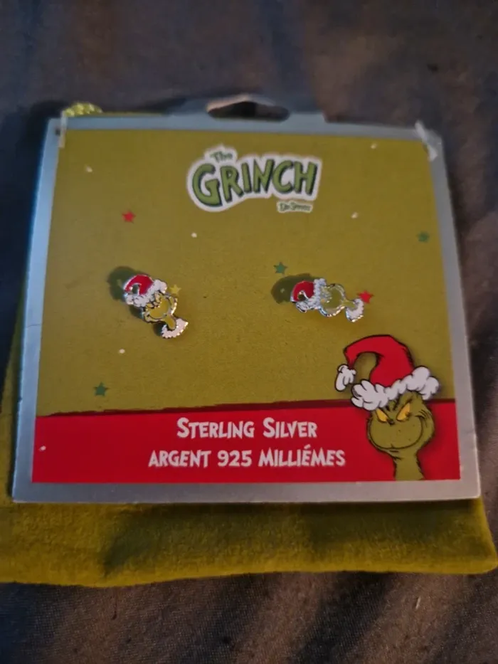 Boucle d oreilles grinch