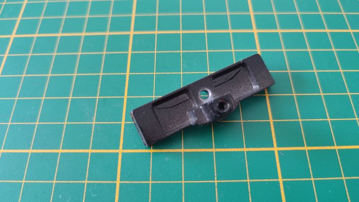 Fixation n°3 pièce détachée miniature Bburago burago Porsche 911 Carrera 1993 noir 1/18 1/18e 1/18èm - photo numéro 2