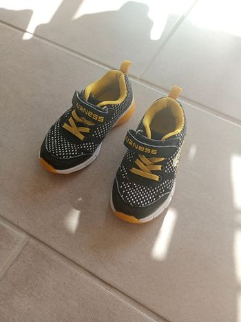 Basket enfant, Airness noir et jaune taille 25