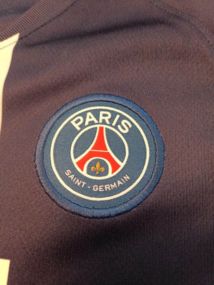 Tenue de foot PSG, Nike Authentique Officiel taille enfant 5/6 ans, Neuf - photo numéro 3