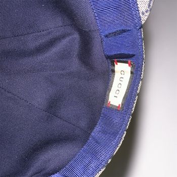 Casquette Gucci avec la boîte et le sac anti poussière 