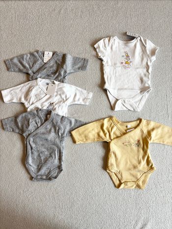 Lot 5 bodies bébé fille 0–1 mois – Daisy, éléphant, soleil – très bon état 👶