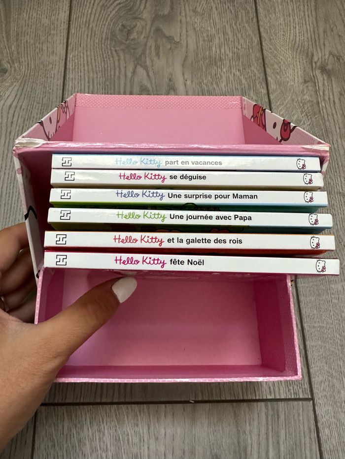 Coffret avec lot de 6 livres Hello Kitty - photo numéro 2