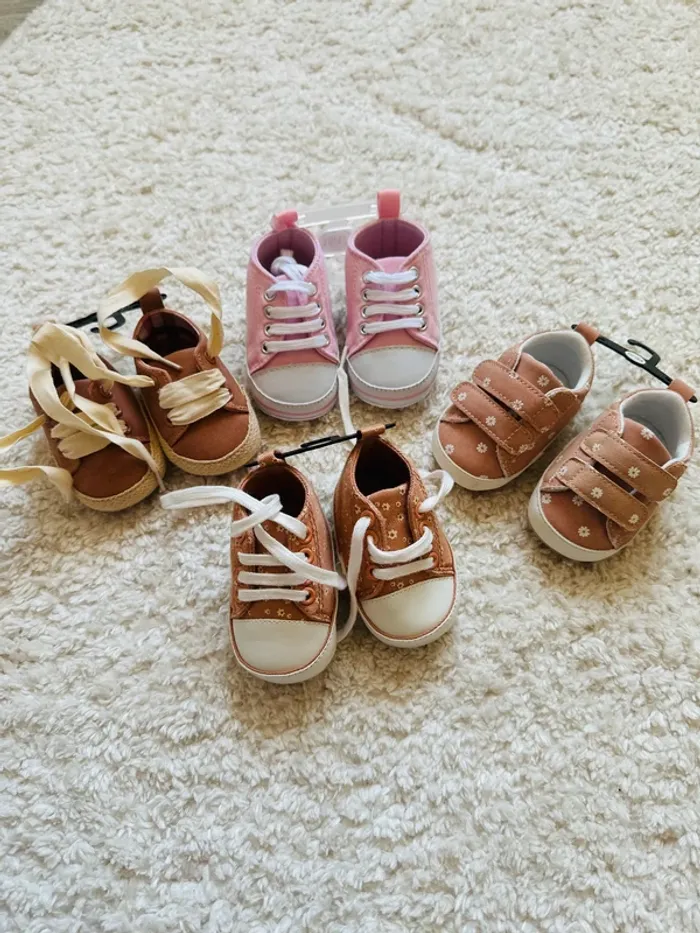Lot petites chaussures 0/3 mois