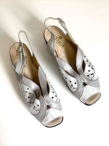 Sandales neuves argentées en cuir P 36