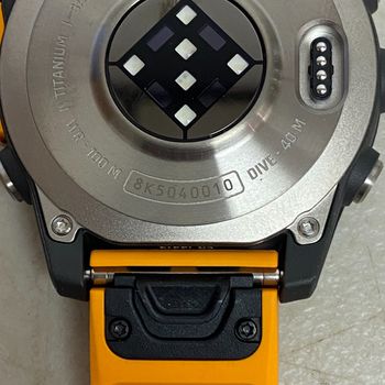 Montre connectée Garmin fenix 8 47 mm AMOLED saphir titane orange étincelant graphite