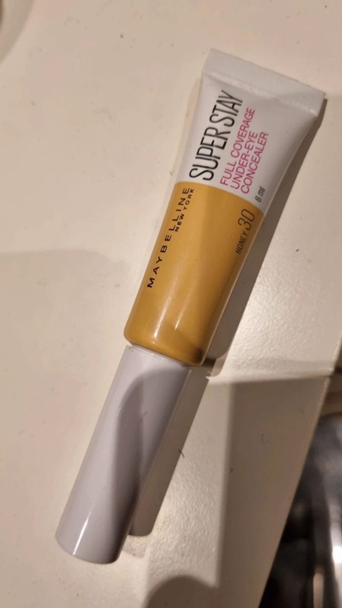 Concealeur anti - cernes Superstay Honey neuf MAybelline