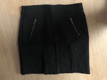 Jupe noire taille 36 peut servir hiver comme été