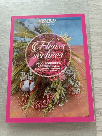 Livre hors série 🩷 Fleurs séchées🩷Neuf