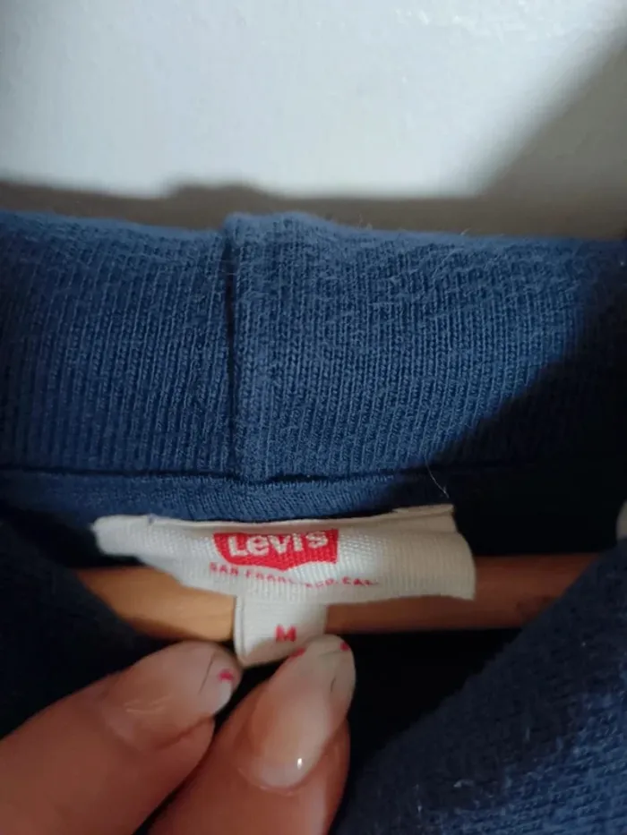 C13 sweat marine/rouge Levi's M - photo numéro 3