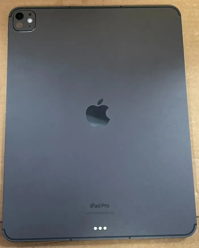APPLE IPAD PRO 13" M4 256Go NOIR SIDÉRAL Wi-Fi + Cellule avec clavier magique en parfait état - photo numéro 2