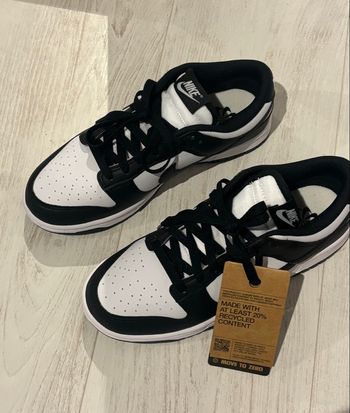 Basket Nike dunk low nature 👟  Femme taille 38,5 noire et blanche 