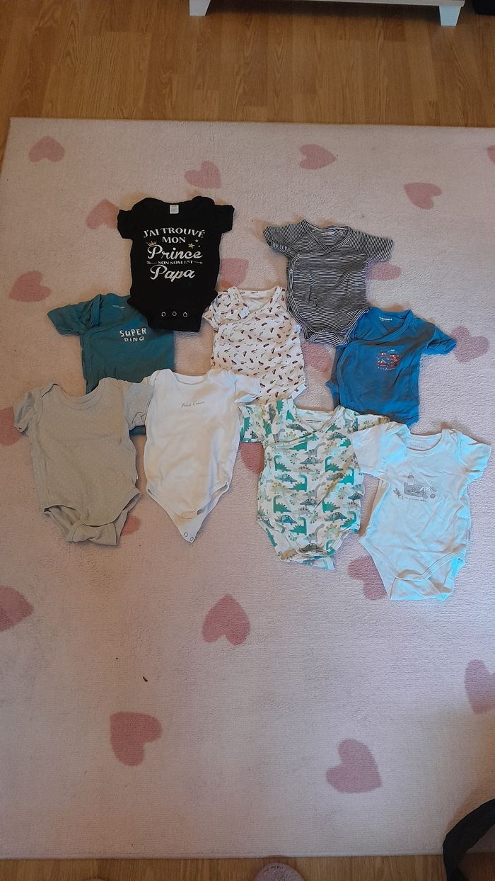 Lot de 9 bodies manches courtes 6 mois