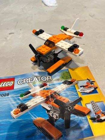 Lego creator 31028