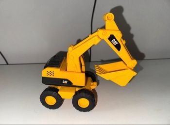 Lot de 4 véhicules de chantier pour enfant  NEUFS.