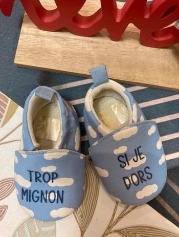 Chaussons bée bleus - taille 18