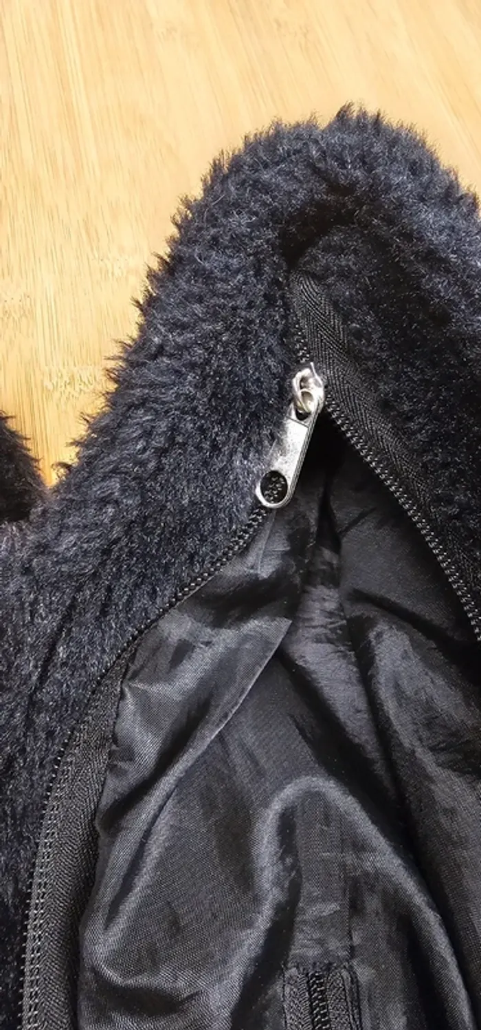 Grand sac cabas noir en fausse fourrure très bon état - photo numéro 5