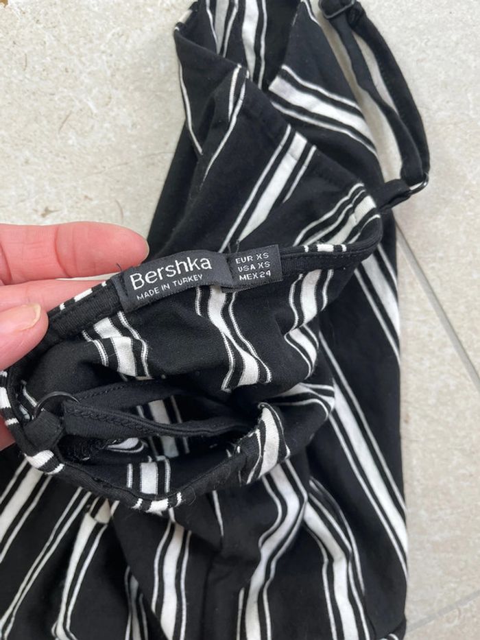 Combinaison été à bretelles noir et blanche Bershka - photo numéro 4