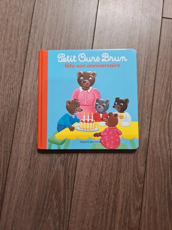 Livre enfant petit ours brun fête son anniversaire