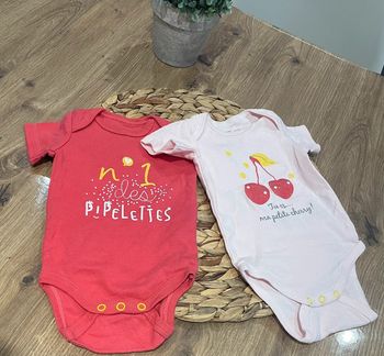 2 bodys manches courtes