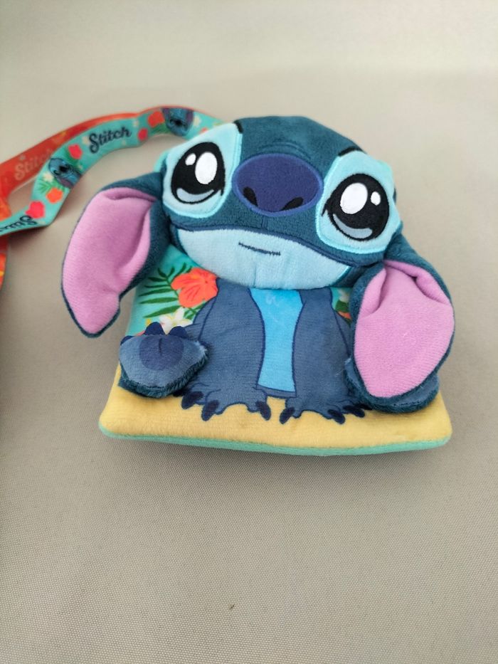 🩵 Lanyard porte carte/rangement téléphone Stitch - Disney - Neuf 🩵 - photo numéro 2