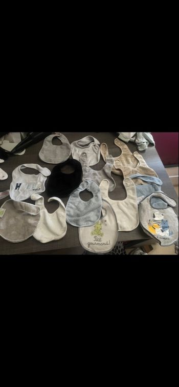 Lot 14 bavoirs +2 offert 0-6 mois