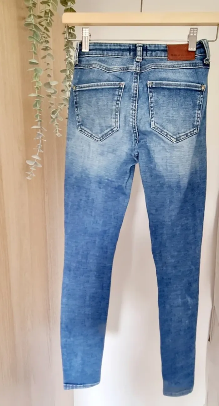 Jean bleu skinny 25/30 - photo numéro 2