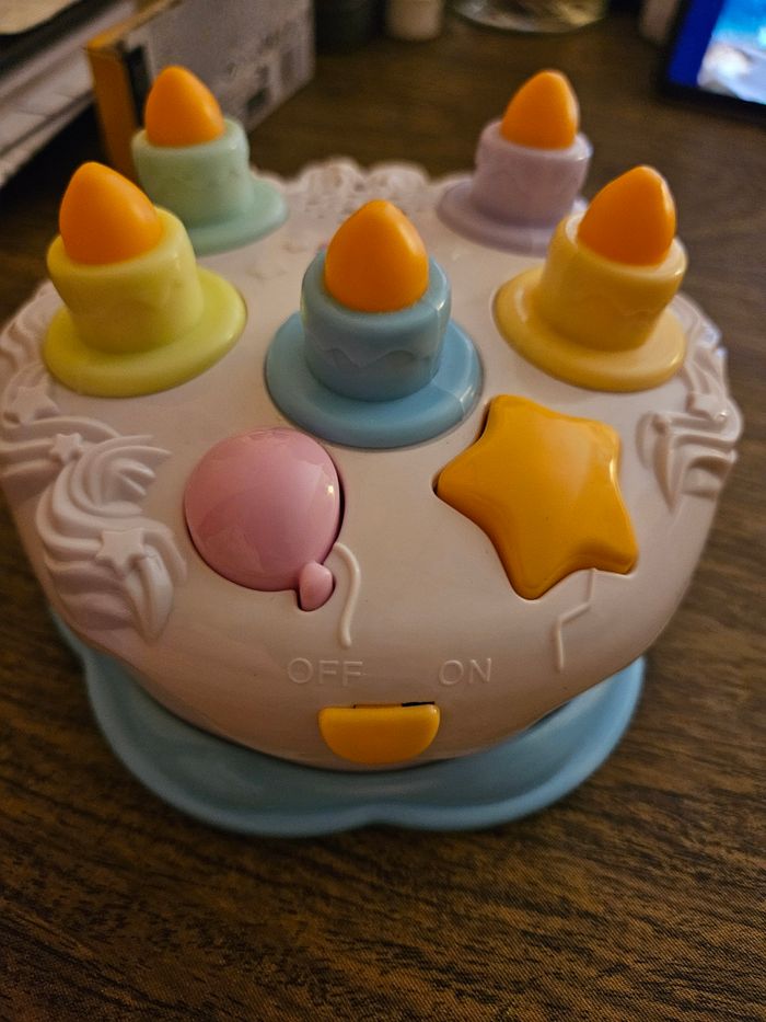 Jouet gâteau anniversaire 🎂 en Anglais - photo numéro 3