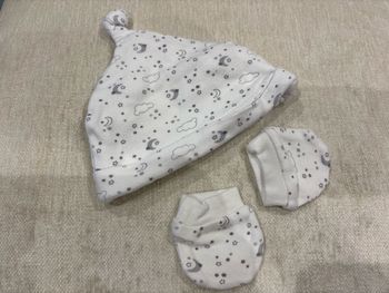 Chapeau et moufles naissance