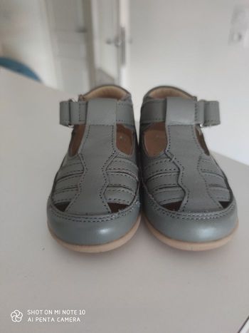 Chaussures cuir  taille 20 tape à l'oeil NEUVE