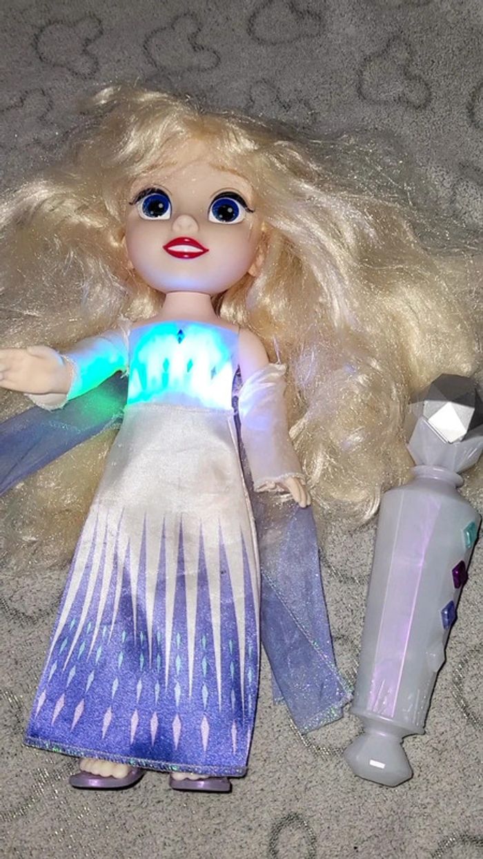 Elsa avec son micro - photo numéro 2