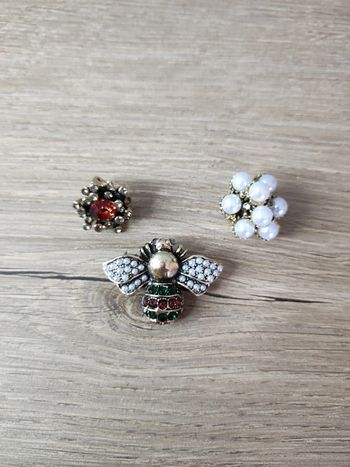 Trio broche abeille rétro