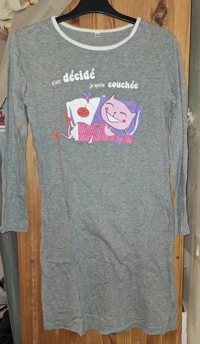 Chemise de nuit taille 34/36 en très bon état