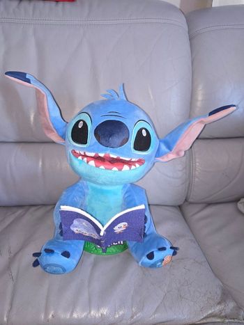 Stitch qui raconte des histoires 