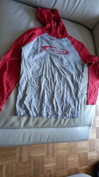 Tshirt manches longues avec capuche taille 14 ans