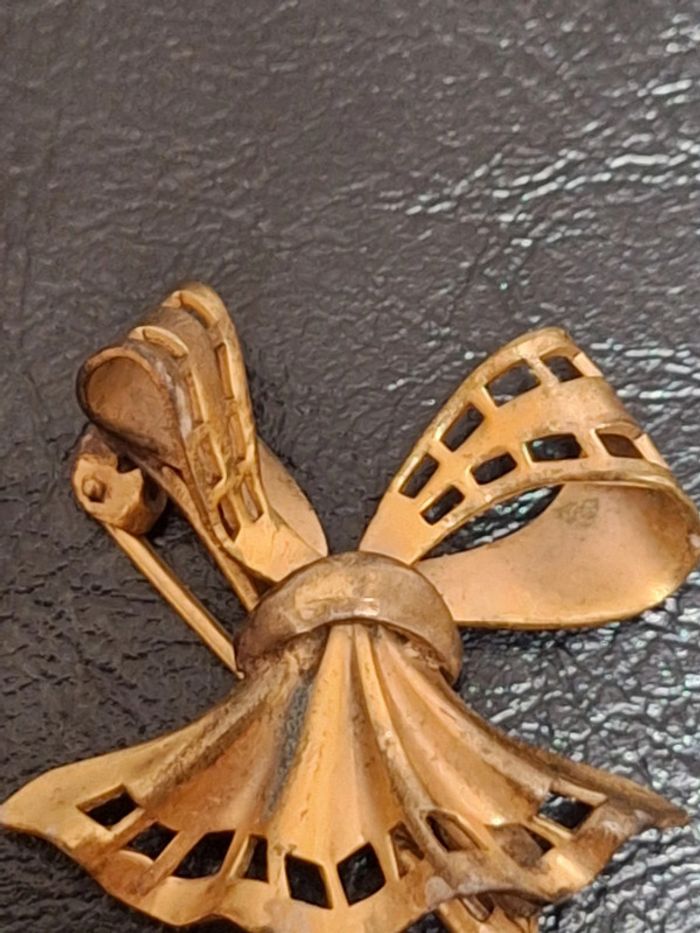 🎀 Broche en forme de nœud doré 🎀 - photo numéro 5